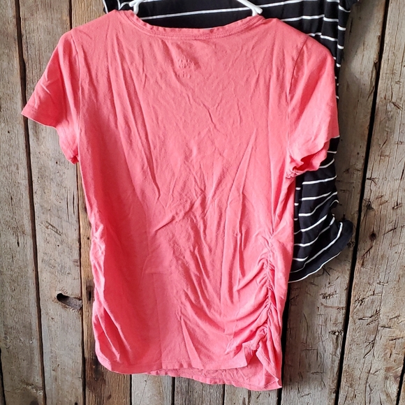 Lot of 2 Isabel Maternity V-neck Shirts - Picture 5 of 7